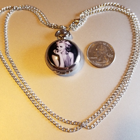 1 LEFT🆕️Marilyn Monroe necklace watch w/mirror - Picture 5 of 5